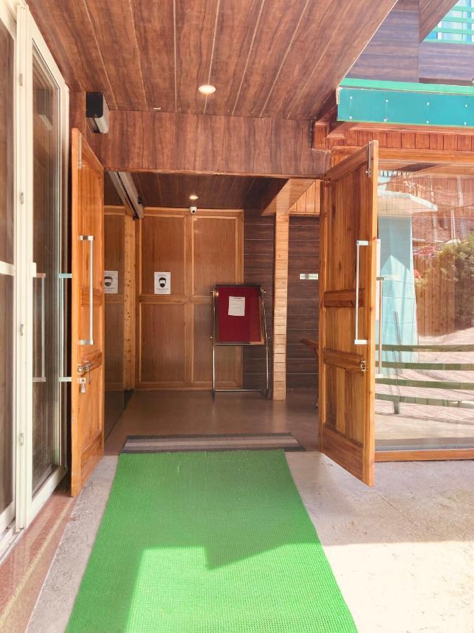 Vista Hill Resort- Centrally Heated & Air Cooled Resort, Manali エクステリア 写真