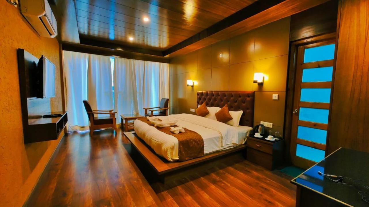 Vista Hill Resort- Centrally Heated & Air Cooled Resort, Manali エクステリア 写真